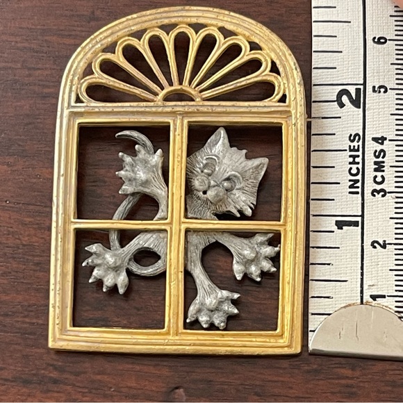 Vintage signed Jonette Jewelry cat behind the window pewter brooch pin - Picture 4 of 4